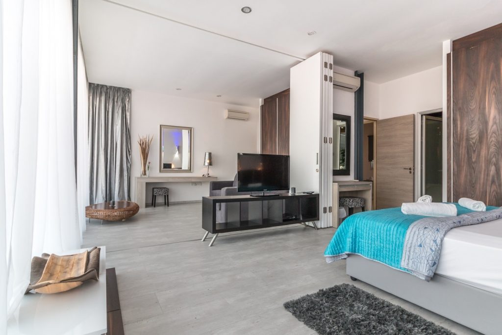 How You Can Have the Best in Space and Comfort with the Proper Bedroom Wardrobe